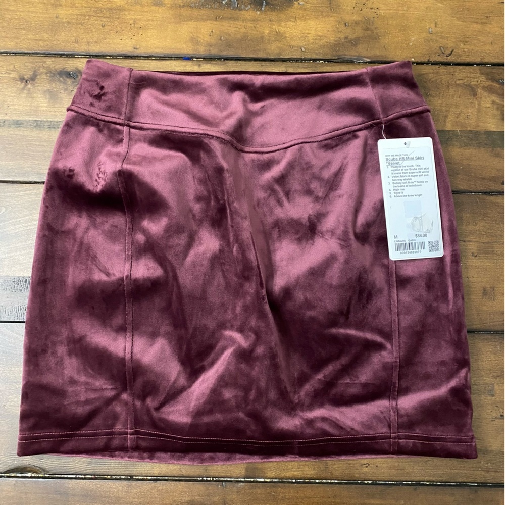 Lululemon Scuba High-Rise Mini Skirt *Velvet Garnet Sz M NWT $88 MSRP